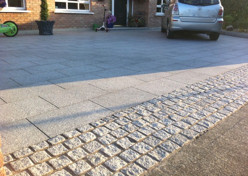 granite-driveway-cobble-border.jpg