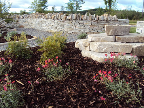 quartzite-walling-and-planting-acorn-landscapes.JPG